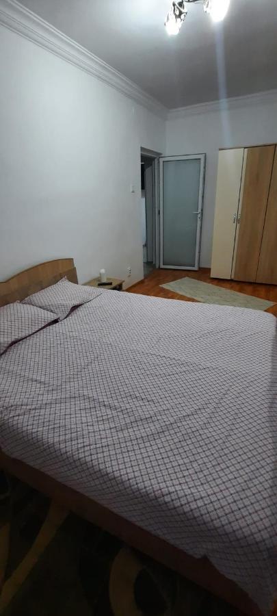 Apartament La Denis Bîrlad Exteriör bild